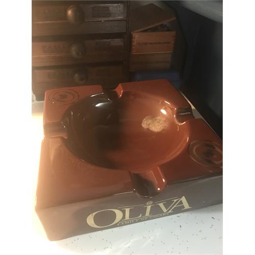 Oliva 4-Cigar Round Ceramic Ashtray