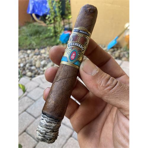 Alec Bradley Prensado Gran Toro 6  * 54