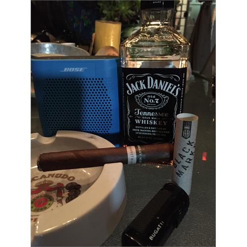 Alec Bradley Black Market Toro 6  * 50