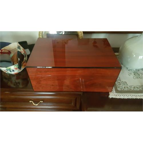 Craftsman s Bench Taj Mahal 110-Cigar Humidor