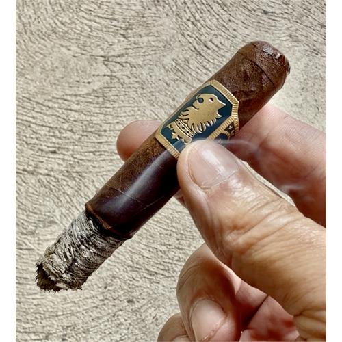 Liga Undercrown Maduro Corona Viva 5 5/8 * 46