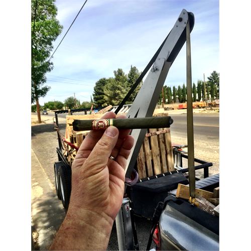 Arturo Fuente Natural Chateau Fuente Royal Salute 7 5/8 * 54