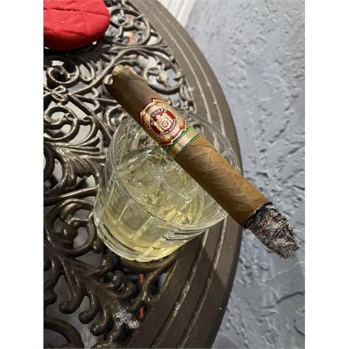Arturo Fuente Natural Chateau Fuente Royal Salute 7 5/8 * 54