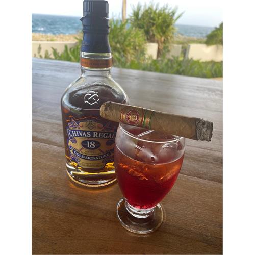 Arturo Fuente Natural Chateau Fuente Royal Salute 7 5/8 * 54