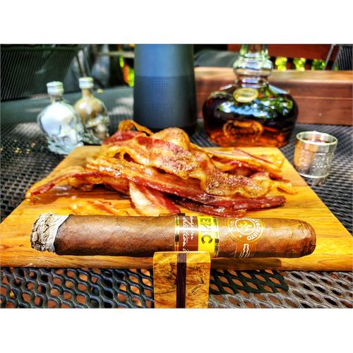 Montecristo Epic Toro 6  * 52