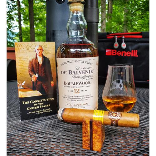 Montecristo Epic Toro 6  * 52