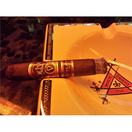 Oliva Serie V Melanio No. 4 4 1/2 * 46