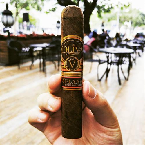 Oliva Serie V Melanio Robusto 5  * 52