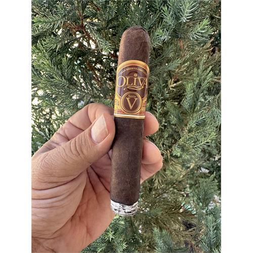 Oliva Serie V Melanio Robusto 5  * 52