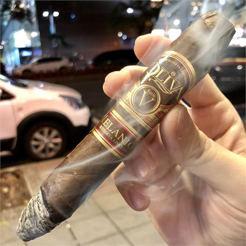 Oliva Serie V Melanio Figurado 6 1/2 * 54