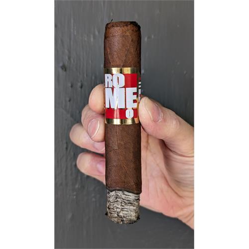 Romeo by Romeo y Julieta Robusto 5  * 54