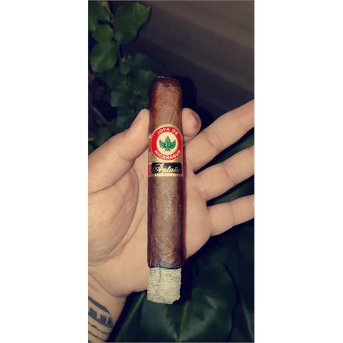 Joya de Nicaragua Antano 1970 Robusto Grande 5 1/2 * 52