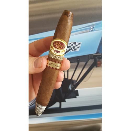 Padron 1926 Serie 80 Years Natural 6 3/4 * 54