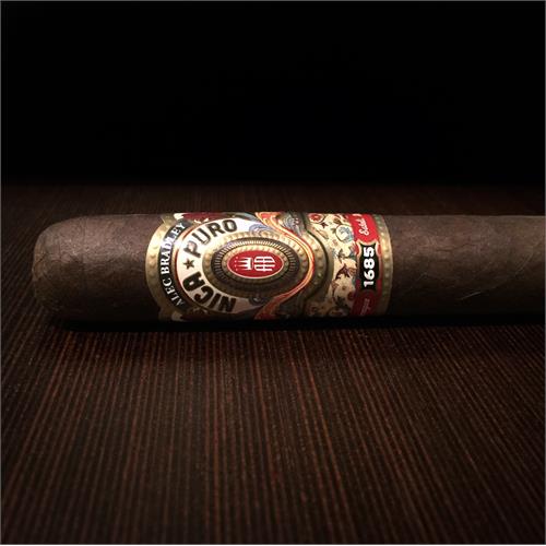 Alec Bradley Nica Puro Toro 6  * 52