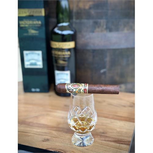 Alec Bradley Nica Puro Toro 6  * 52