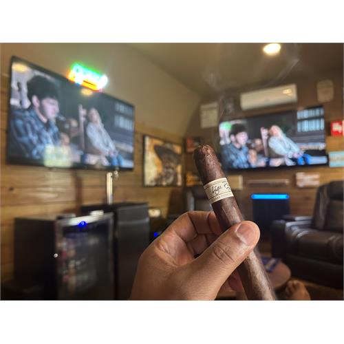 Liga Privada T52 Corona Doble 7  * 54