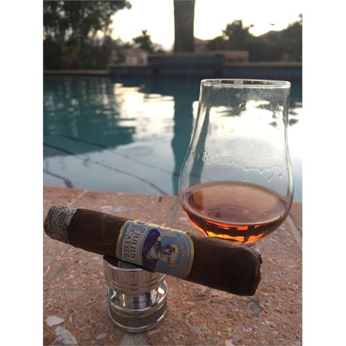 Diamond Crown Julius Caeser Robusto 4 3/4 * 52