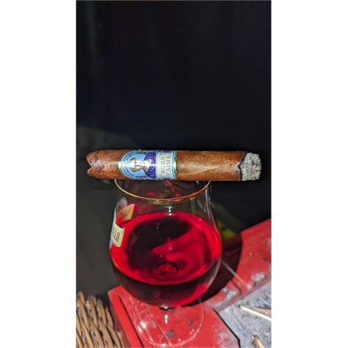 Diamond Crown Julius Caeser Robusto 4 3/4 * 52