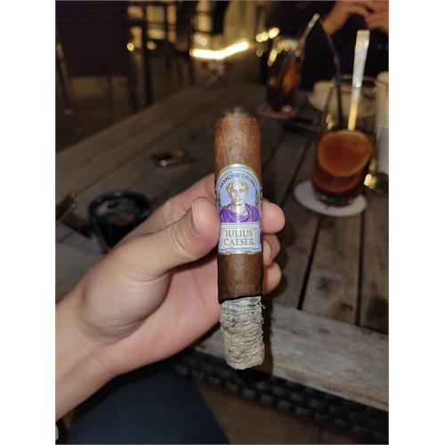 Diamond Crown Julius Caeser Robusto 4 3/4 * 52