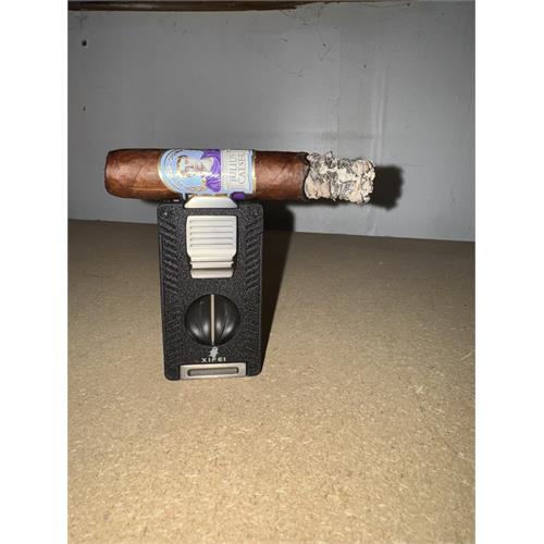Diamond Crown Julius Caeser Robusto 4 3/4 * 52