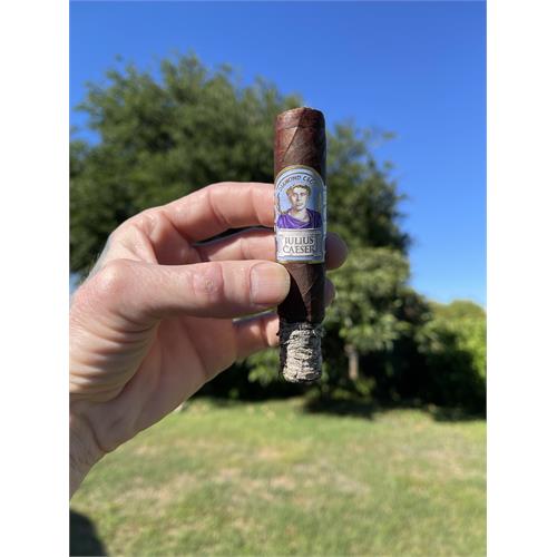 Diamond Crown Julius Caeser Robusto 4 3/4 * 52