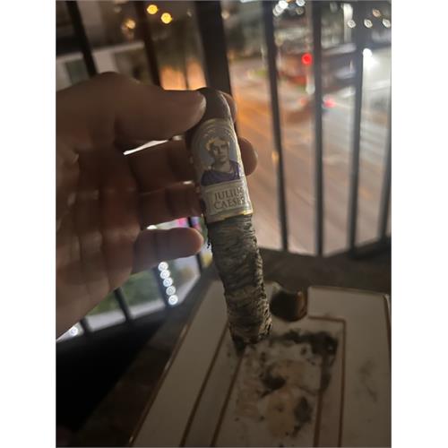 Diamond Crown Julius Caeser Robusto 4 3/4 * 52
