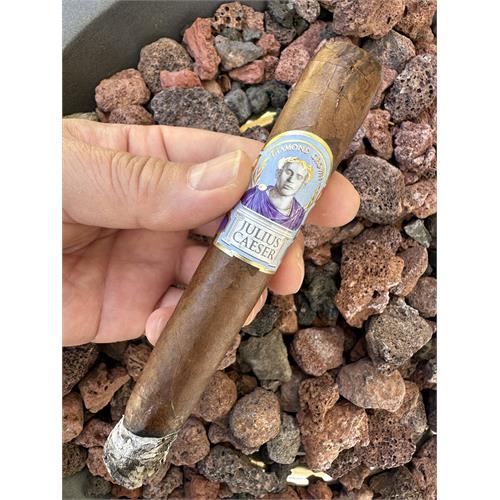 Diamond Crown Julius Caeser Toro 6  * 52
