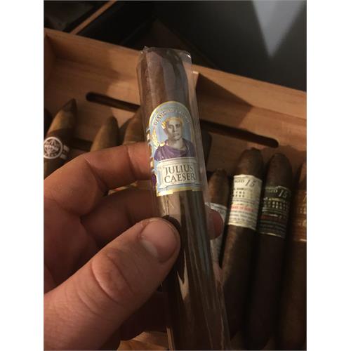 Diamond Crown Julius Caeser Toro 6  * 52