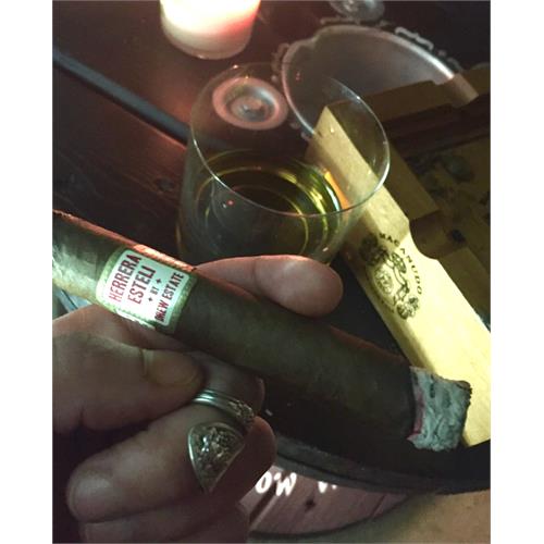 Herrera Esteli Habano Short Corona Gorda 4 7/8 * 46
