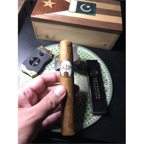 Oliva Connecticut Reserve Double Toro 6  * 60