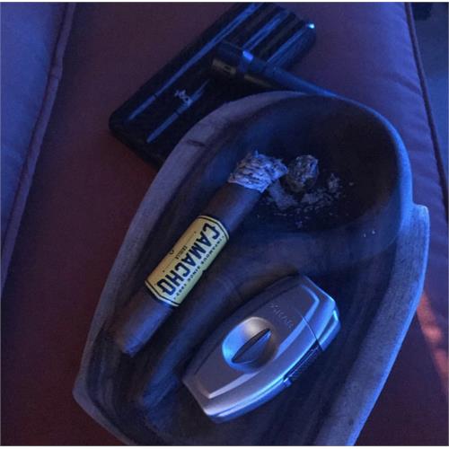 Camacho Criollo Toro 6  * 50