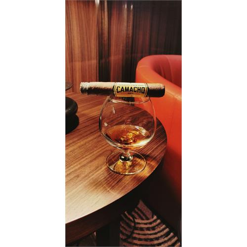 Camacho Criollo Toro 6  * 50