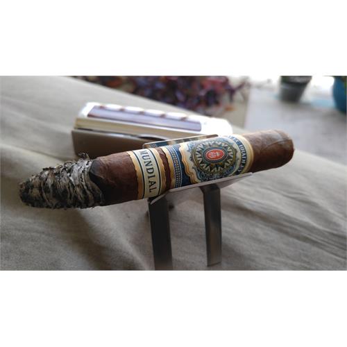 Alec Bradley Mundial PL No. 4 4 1/4 * 48