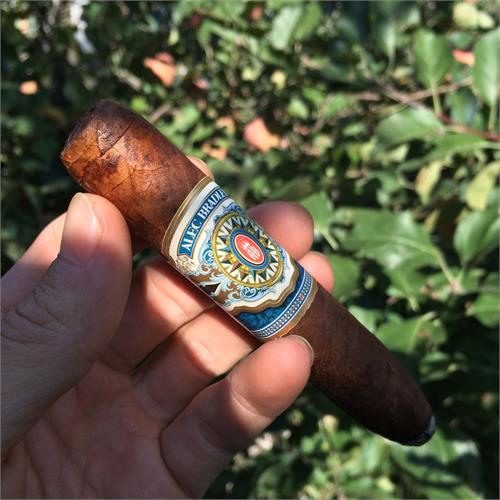 Alec Bradley Mundial PL No. 5 5  * 52