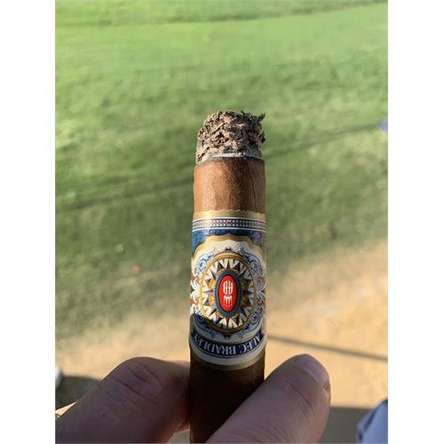Alec Bradley Mundial PL No. 8 6 1/2 * 58