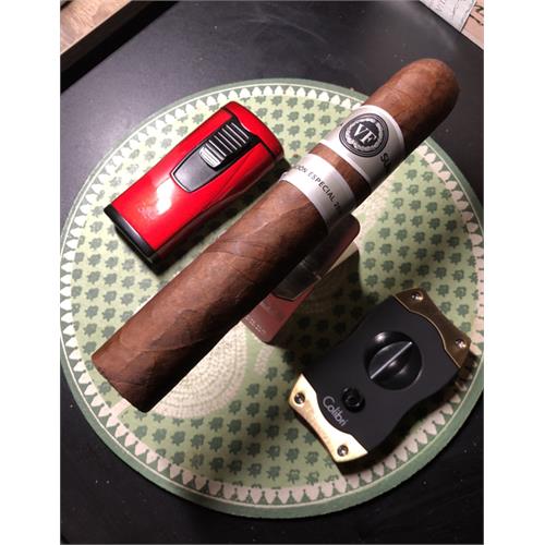 Vega Fina Sumum Edicion Especial 2010 Magnum 6  * 60