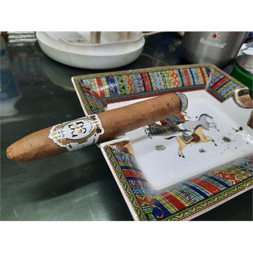 Casa de Garcia Connecticut Belicoso 6 1/8 * 52