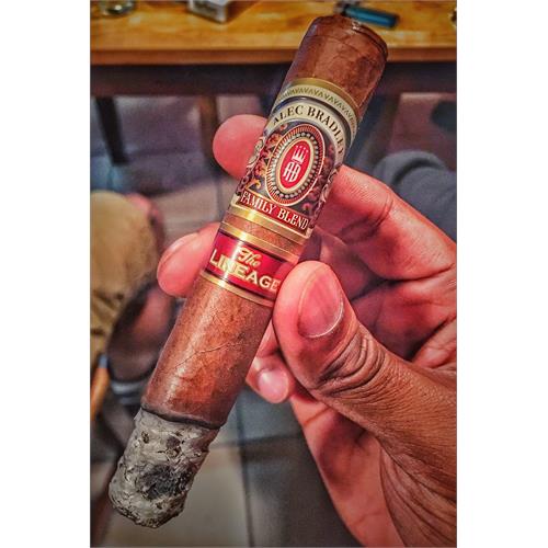 Alec Bradley Family Blend The Lineage Robusto 5 1/4 * 52