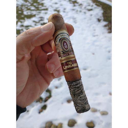 Alec Bradley Family Blend The Lineage Robusto 5 1/4 * 52