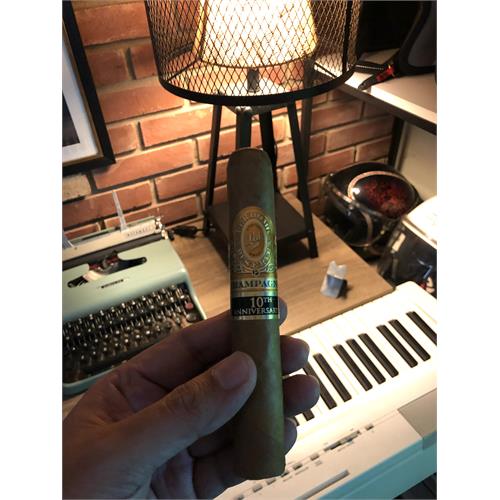 Perdomo Reserve Champagne Super Toro 6  * 60