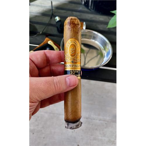 Perdomo Reserve Champagne Super Toro 6  * 60