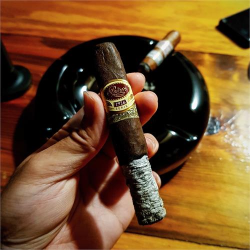 Padron 1926 Serie No. 6 Maduro 4 3/4 * 50