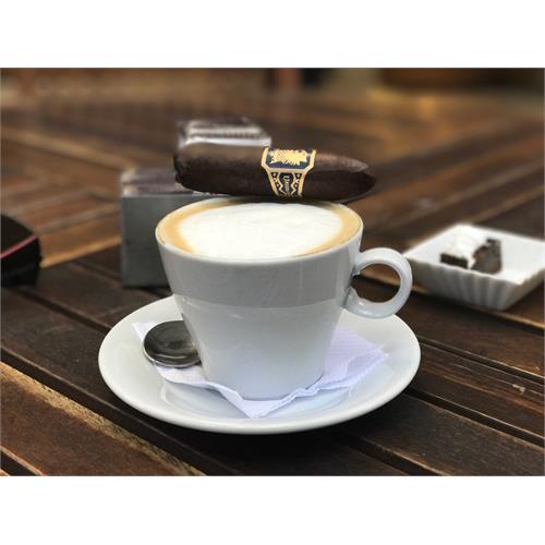 Liga Undercrown Maduro Flying Pig 4  * 60