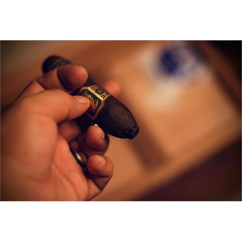 Liga Undercrown Maduro Flying Pig 4  * 60