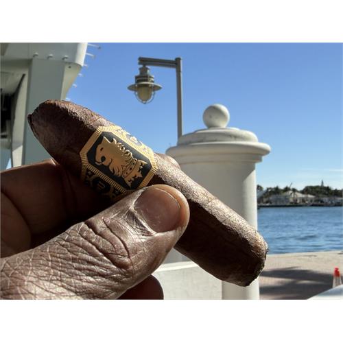 Liga Undercrown Maduro Flying Pig 4  * 60