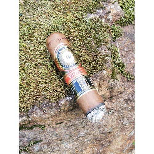 Perdomo Double Aged 12 Year Sun Grown Epicure 6  * 56