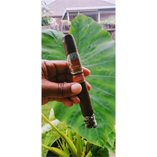 EP Carrillo La Historia Dona Elena 6 1/8 * 50