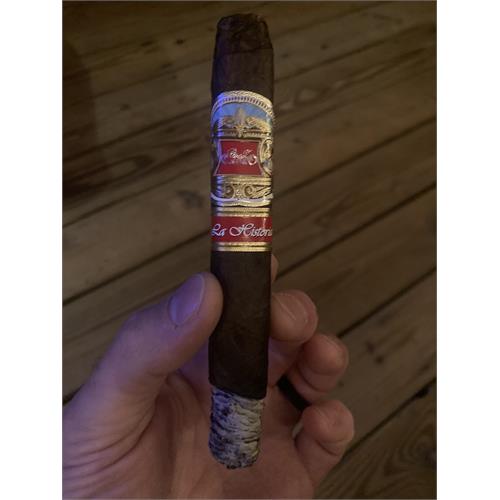 EP Carrillo La Historia Dona Elena 6 1/8 * 50