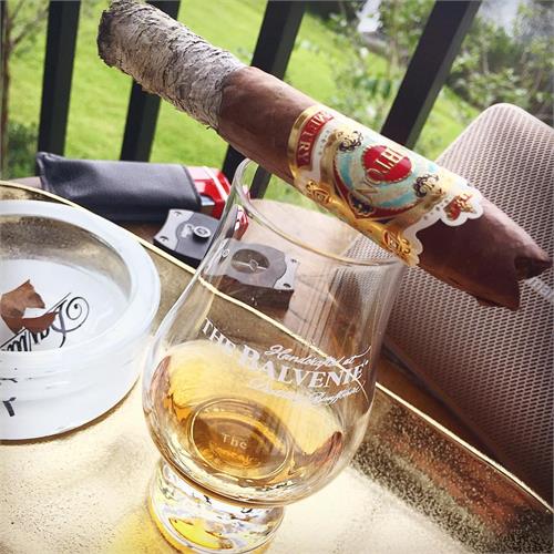 Ashton Symmetry Belicoso 5 1/4 * 52