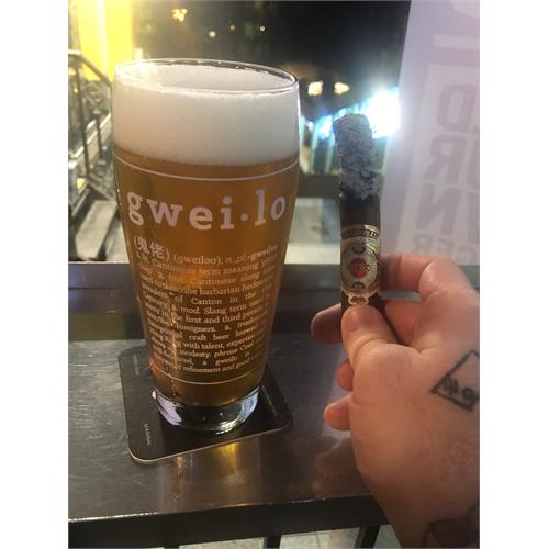 Ashton Symmetry Belicoso 5 1/4 * 52